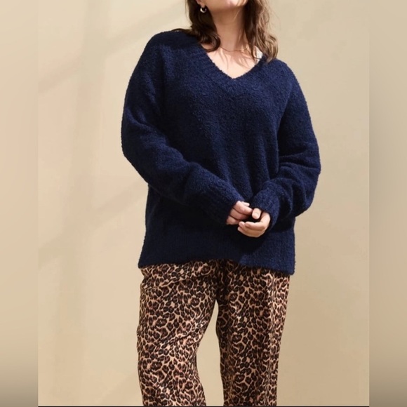 aerie Sweaters - Aerie Teddy Boucle Sweater in Navy 🦋